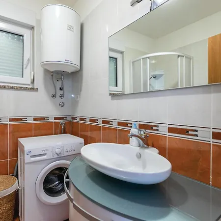 Apartment 2 Bedroom Amazing In Porec