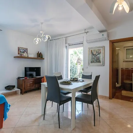 Apartment 2 Bedroom Amazing In Porec