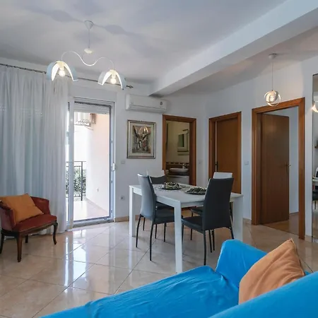 Apartment 2 Bedroom Amazing In *