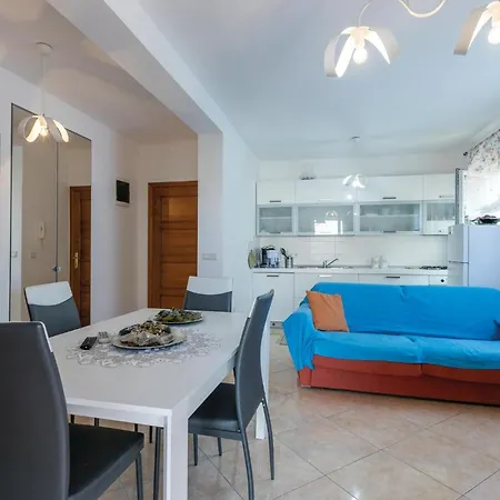 2 Bedroom Amazing In Apartment Porec